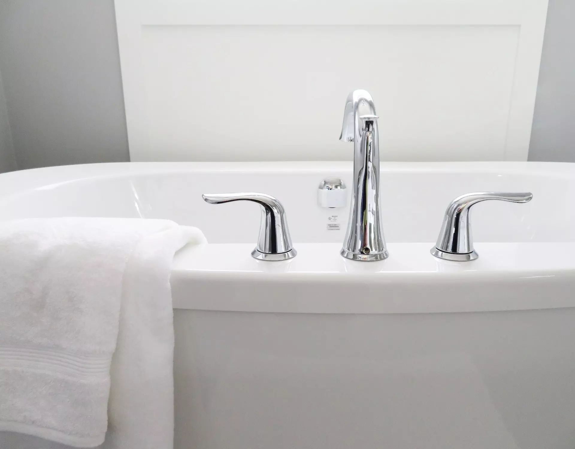 Name Brand Faucets vs. Off-Brand Faucets: Which is the Better Value for Homeowners?