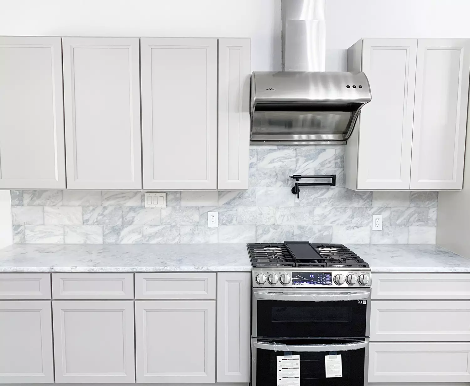 Kitchen Remodeling – Do I Pick Quartz or Granite Countertops?